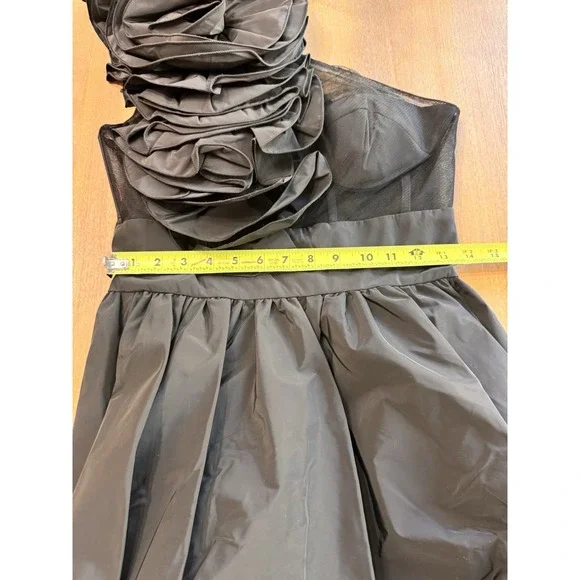 Mac Duggal Black Taffeta Bubble Hem Mini Dress Sz 6 Structured Rosette Shoulder - Picture 7 of 16